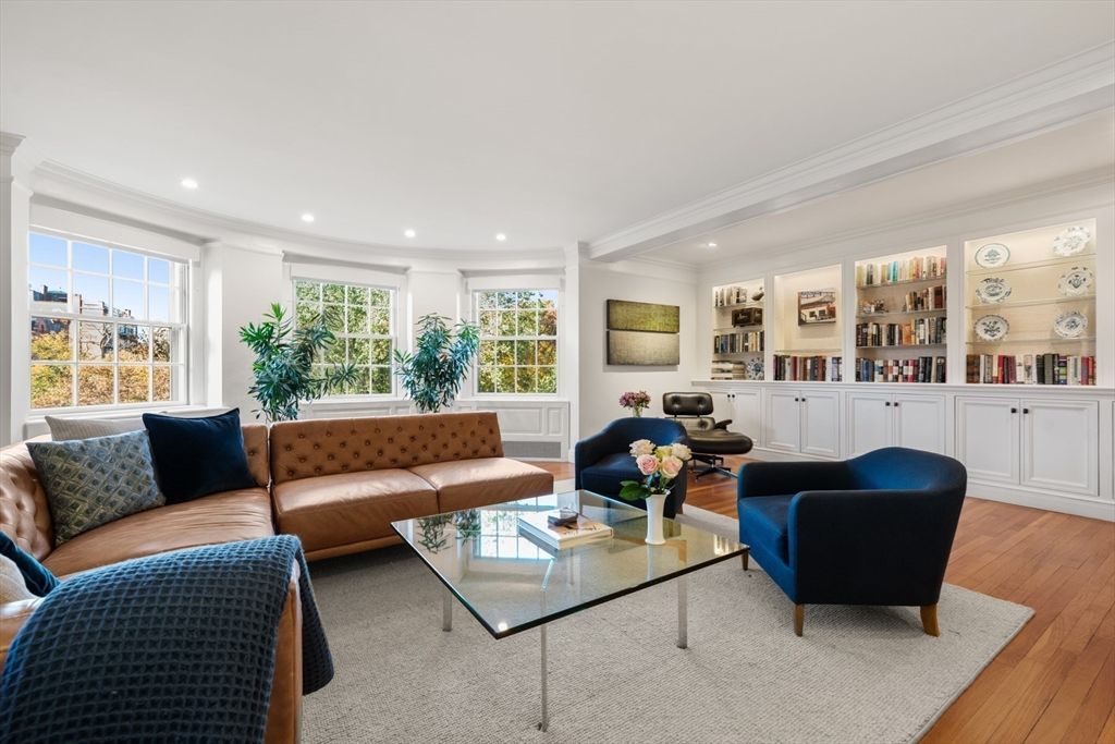 192 Commonwealth Ave 5, Boston, MA 02116