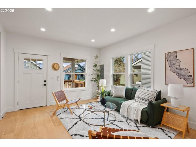 1408 Ne SUMNER St, Portland, OR 97211