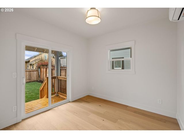 1408 Ne SUMNER St, Portland, OR 97211