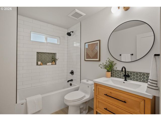 1408 Ne SUMNER St, Portland, OR 97211