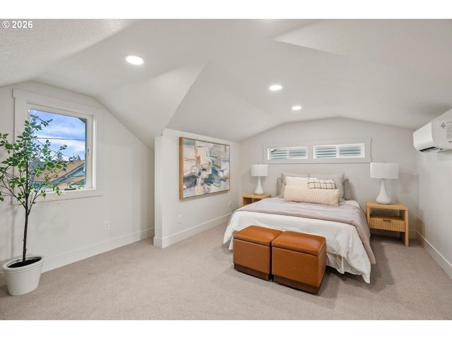 1408 Ne SUMNER St, Portland, OR 97211