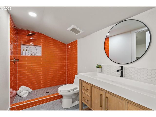 1408 Ne SUMNER St, Portland, OR 97211