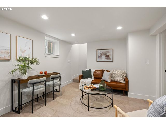 1408 Ne SUMNER St, Portland, OR 97211