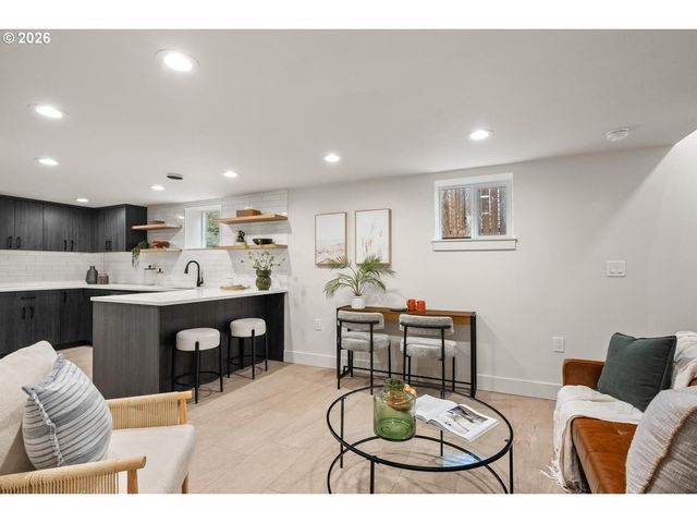 1408 Ne SUMNER St, Portland, OR 97211