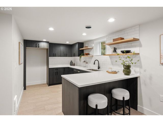 1408 Ne SUMNER St, Portland, OR 97211