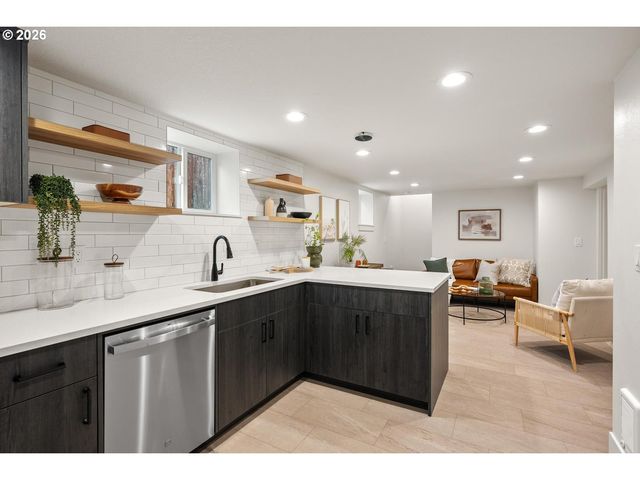 1408 Ne SUMNER St, Portland, OR 97211