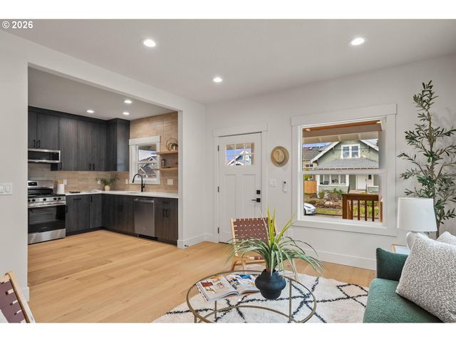 1408 Ne SUMNER St, Portland, OR 97211