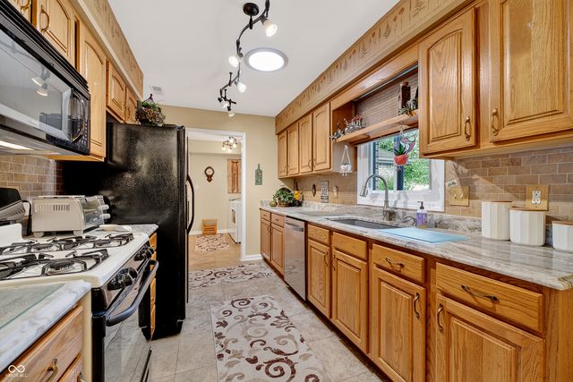 175 Warwick Way, Pendleton, IN 46064