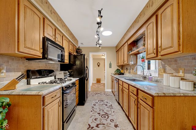 175 Warwick Way, Pendleton, IN 46064