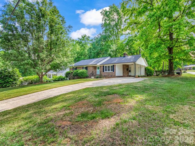 701 Hickory Hill Court, Gastonia, NC 28054