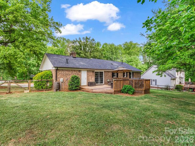701 Hickory Hill Court, Gastonia, NC 28054