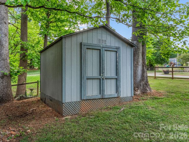 701 Hickory Hill Court, Gastonia, NC 28054