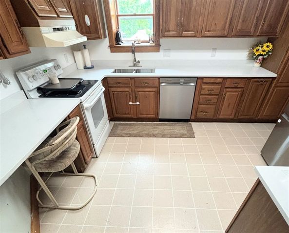 2311 E Glendora Road, Buchanan, MI 49107