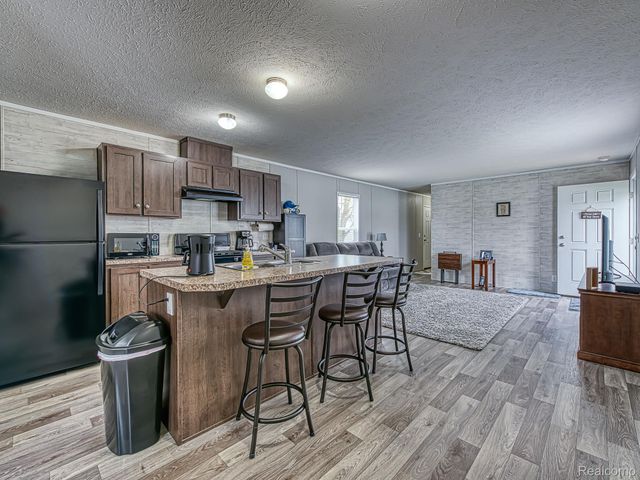 139 Menlo Park Dr, Van Buren Charter Township, MI 48111