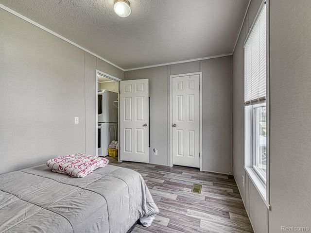 139 Menlo Park Dr, Van Buren Charter Township, MI 48111