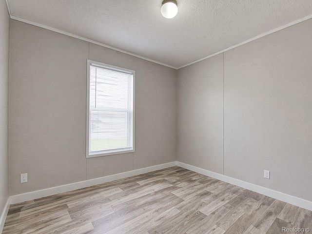 139 Menlo Park Dr, Van Buren Charter Township, MI 48111