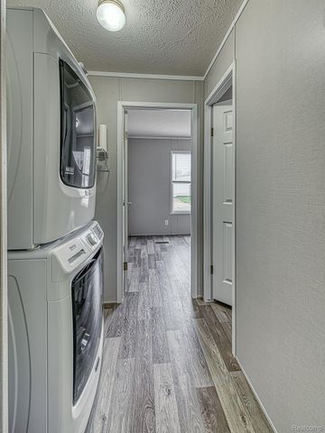 139 Menlo Park Dr, Van Buren Charter Township, MI 48111