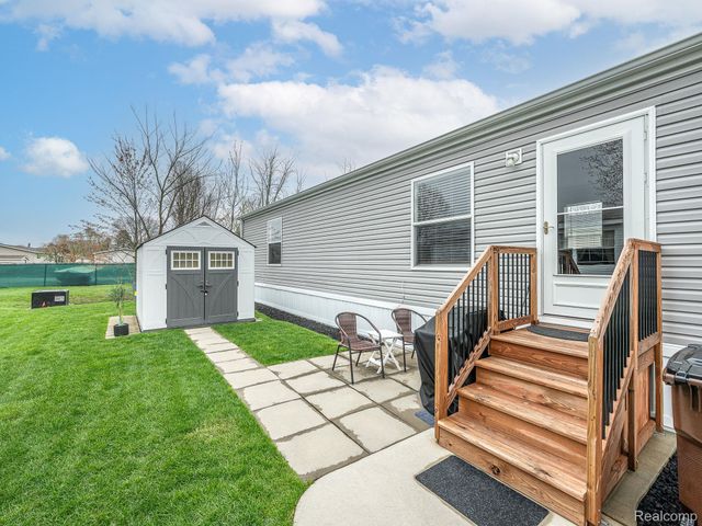139 Menlo Park Dr, Van Buren Charter Township, MI 48111