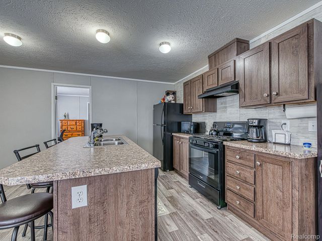 139 Menlo Park Dr, Van Buren Charter Township, MI 48111