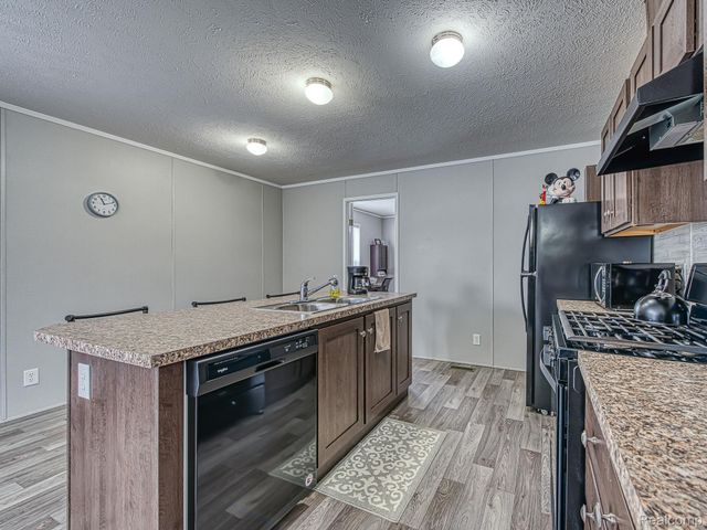 139 Menlo Park Dr, Van Buren Charter Township, MI 48111