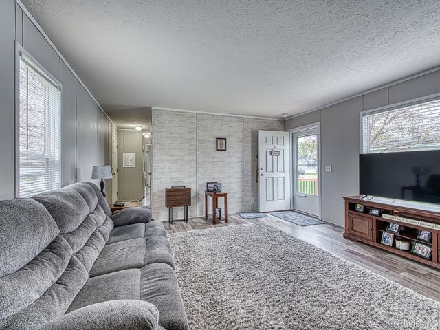 139 Menlo Park Dr, Van Buren Charter Township, MI 48111