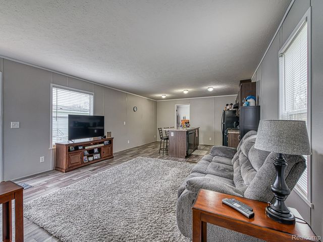 139 Menlo Park Dr, Van Buren Charter Township, MI 48111