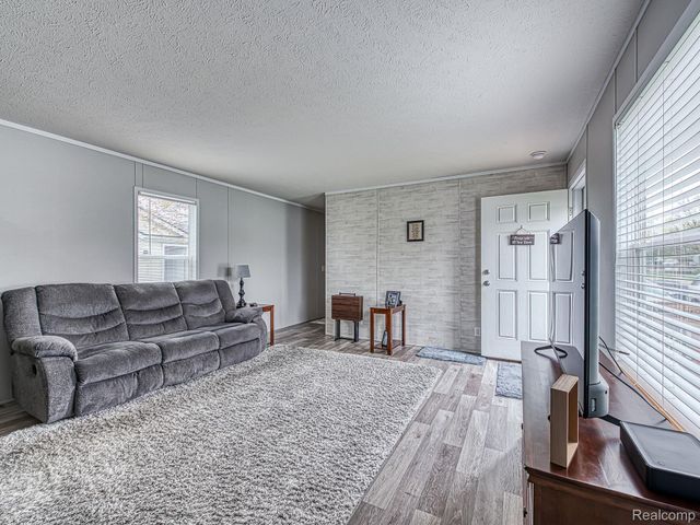139 Menlo Park Dr, Van Buren Charter Township, MI 48111