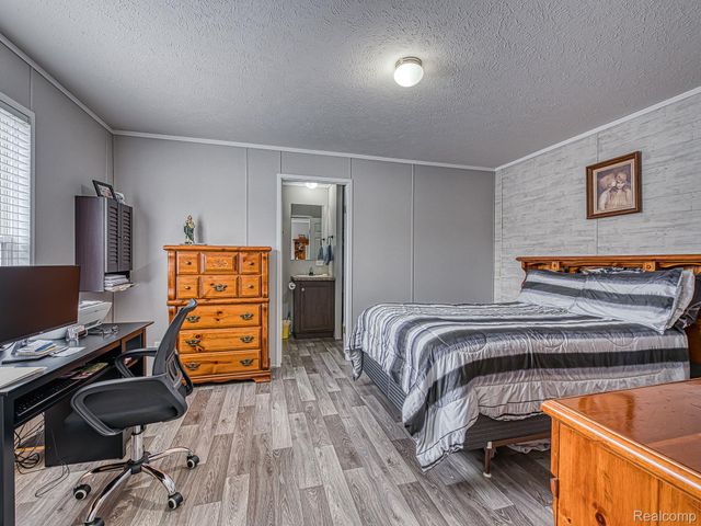 139 Menlo Park Dr, Van Buren Charter Township, MI 48111