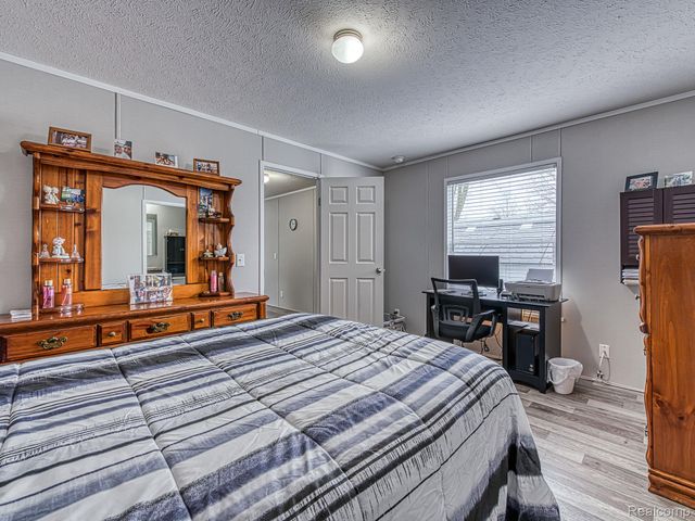 139 Menlo Park Dr, Van Buren Charter Township, MI 48111