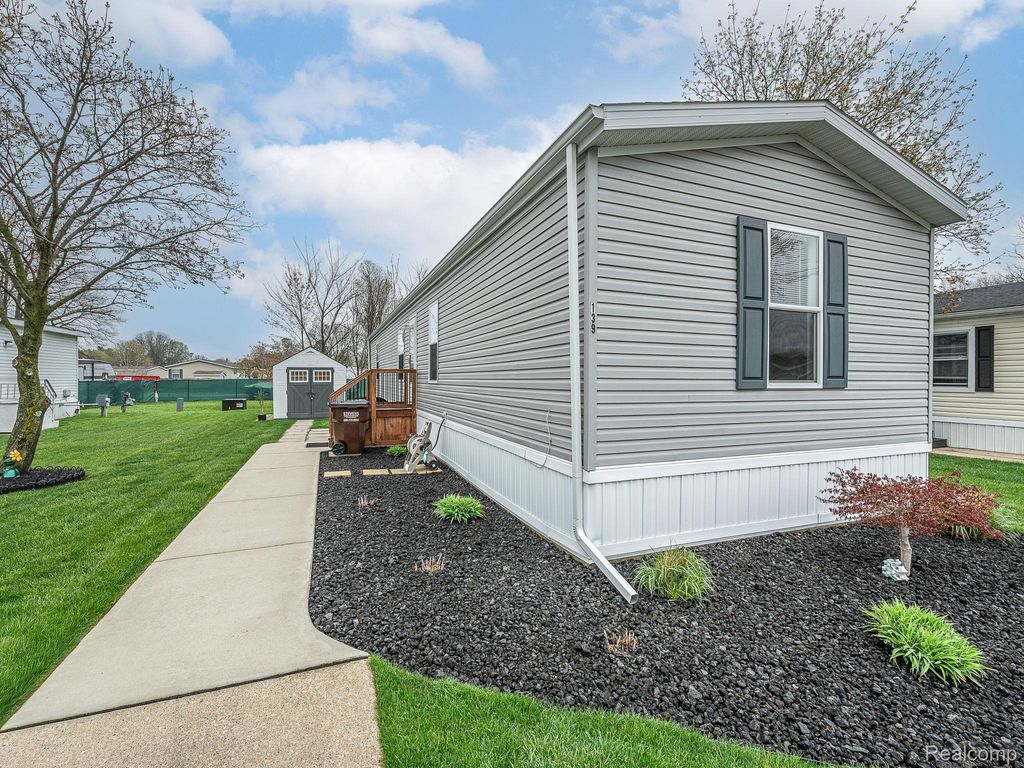 139 Menlo Park Dr, Van Buren Charter Township, MI 48111