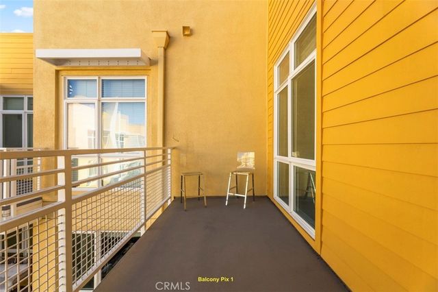 21301 Erwin Street 516, Woodland Hills, CA 91367