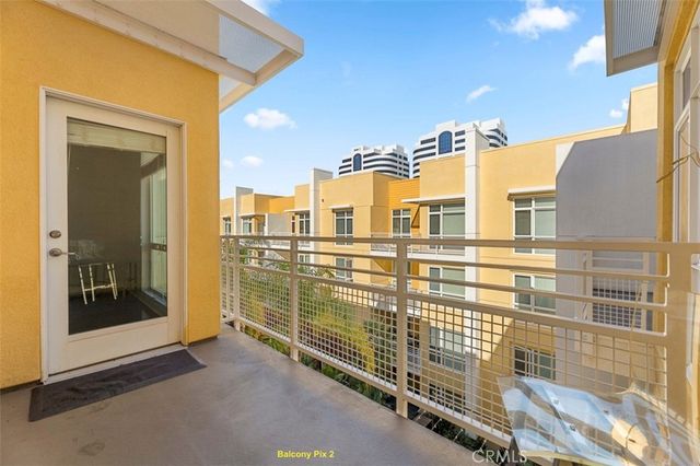 21301 Erwin Street 516, Woodland Hills, CA 91367