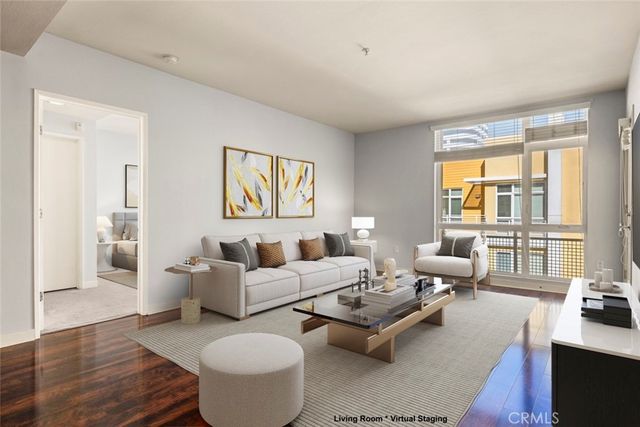 21301 Erwin Street 516, Woodland Hills, CA 91367