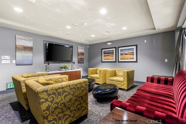 21301 Erwin Street 516, Woodland Hills, CA 91367