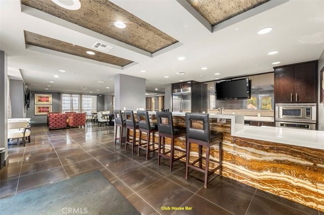 21301 Erwin Street 516, Woodland Hills, CA 91367