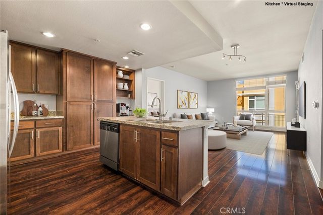 21301 Erwin Street 516, Woodland Hills, CA 91367