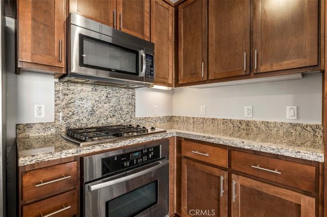 21301 Erwin Street 516, Woodland Hills, CA 91367