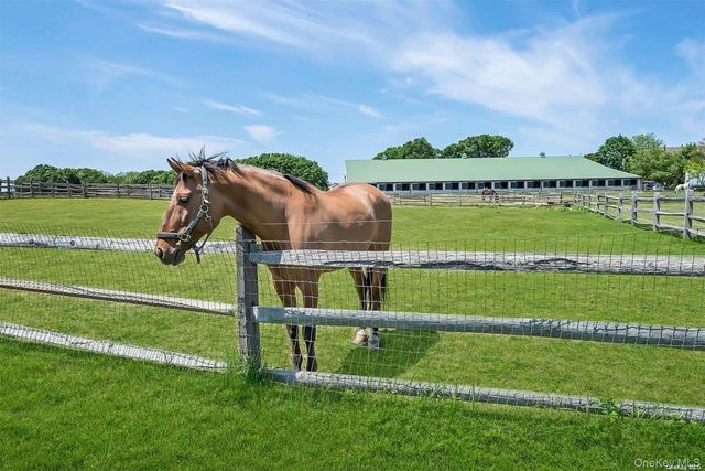 170 Vineyard Way, Aquebogue, NY 11931