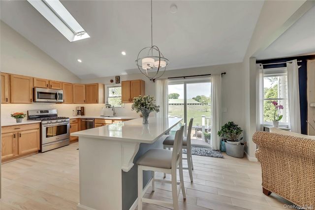 170 Vineyard Way, Aquebogue, NY 11931