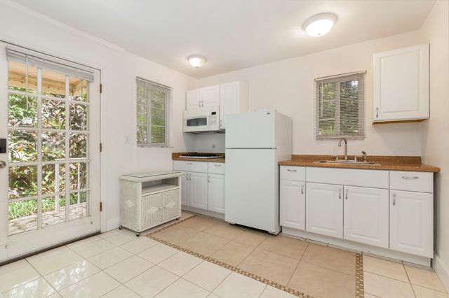 155 Peruvian Avenue Back Cottage, Palm Beach, FL 33480