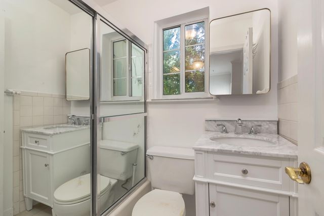 155 Peruvian Avenue Back Cottage, Palm Beach, FL 33480