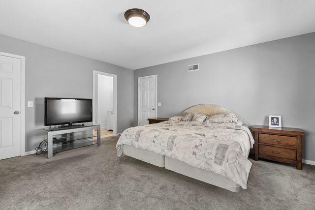 917 Shambliss Lane, Buffalo Grove, IL 60089