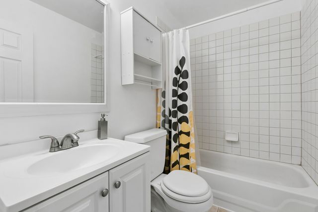 917 Shambliss Lane, Buffalo Grove, IL 60089