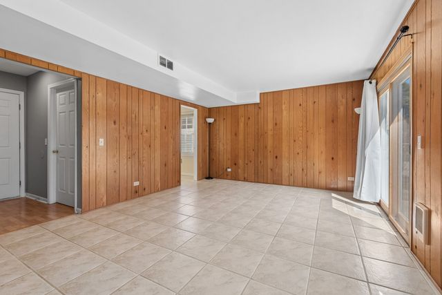 917 Shambliss Lane, Buffalo Grove, IL 60089