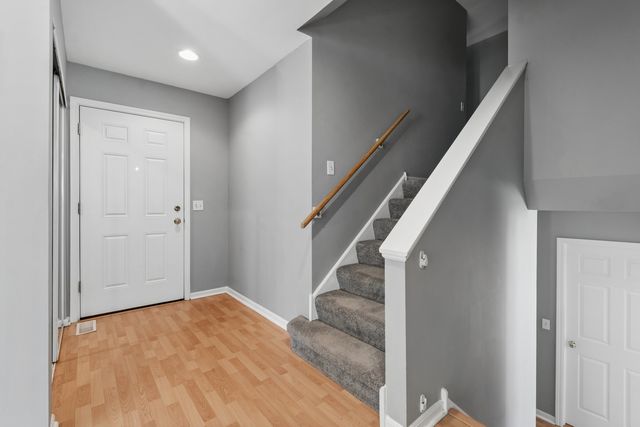 917 Shambliss Lane, Buffalo Grove, IL 60089