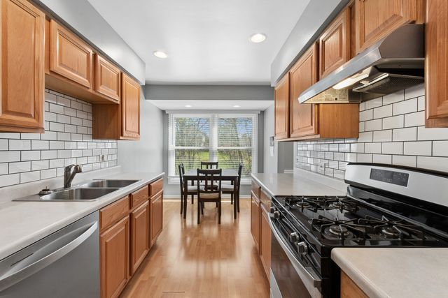 917 Shambliss Lane, Buffalo Grove, IL 60089