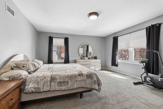 917 Shambliss Lane, Buffalo Grove, IL 60089