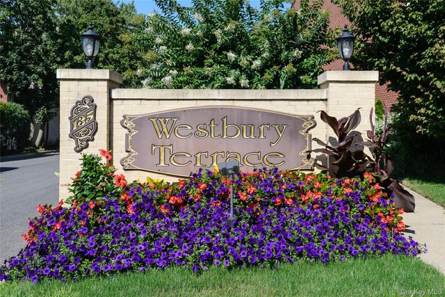 135 Post Avenue 3F, Westbury, NY 11590