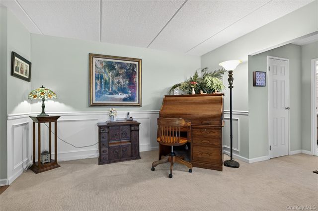 135 Post Avenue 3F, Westbury, NY 11590