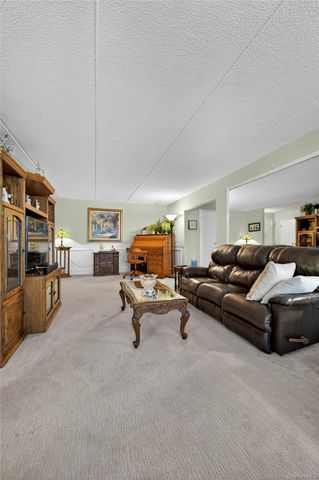 135 Post Avenue 3F, Westbury, NY 11590